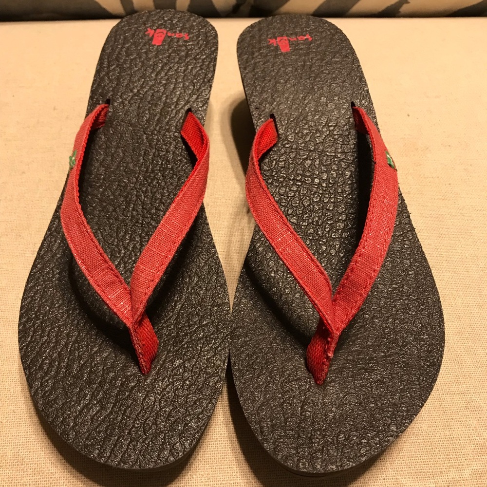 Sanuk red wedge flip flops